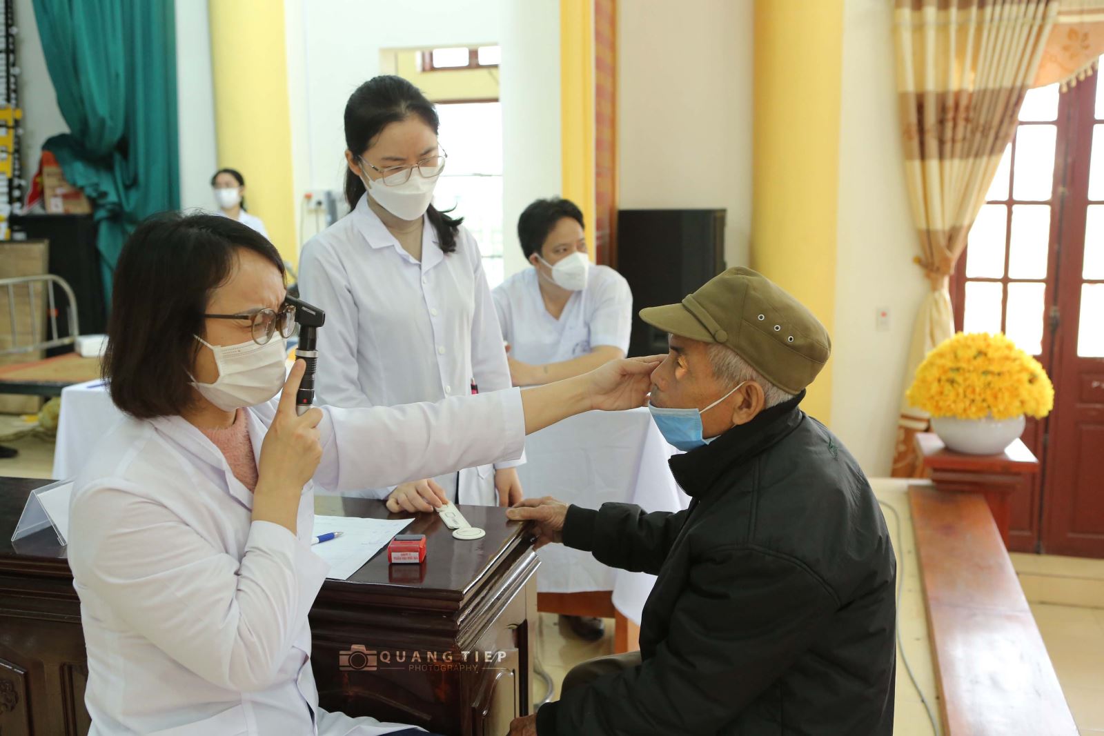 Trung tâm Y tế Gia Lộc tổ chức khám bệnh, cấp thuốc miễn phí tại 02 xã trên địa bàn huyện 